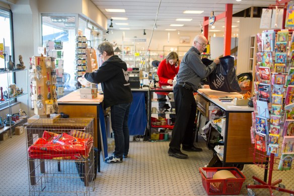 Kala #3. Mrs. Aud (left) and Mr. Agnar Kragseth had some of their busiest days ever during the days of the final sale. My girlfriend Linda (centre) moved home for a few weeks to help them out